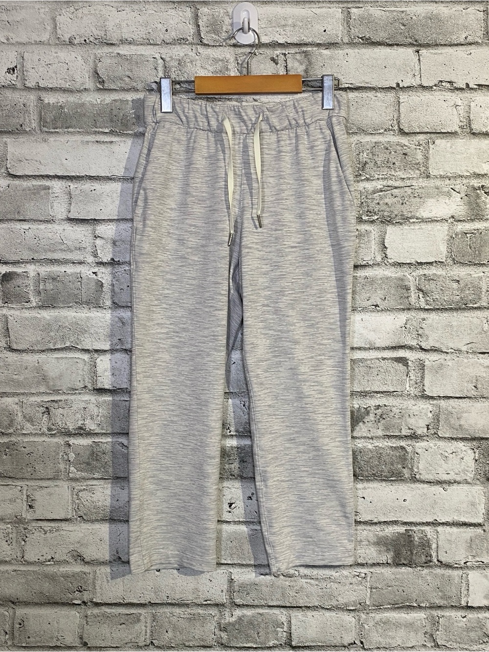 lululemon athletica Heathered Light Gray Drawstring Joggers. Like New